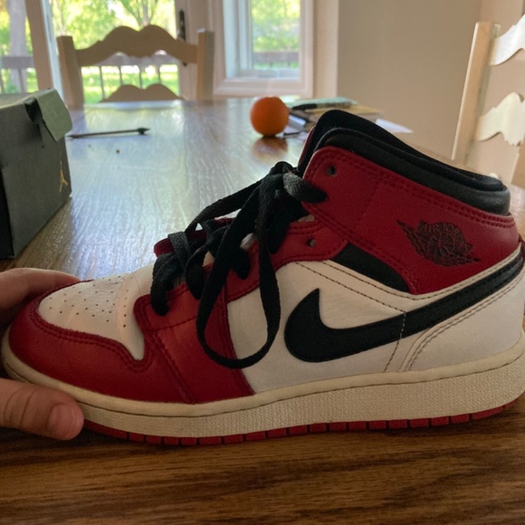 Jordan 1 Chicago (GS) 2020 size 4.5y - Picture 3 of 7